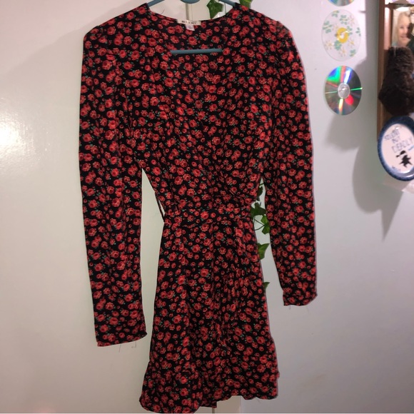 Black and Red Rose Patterned Wrap Dress - Picture 5 of 5